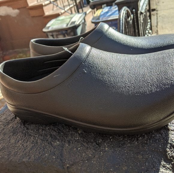 Crocs - Picture 13 of 16